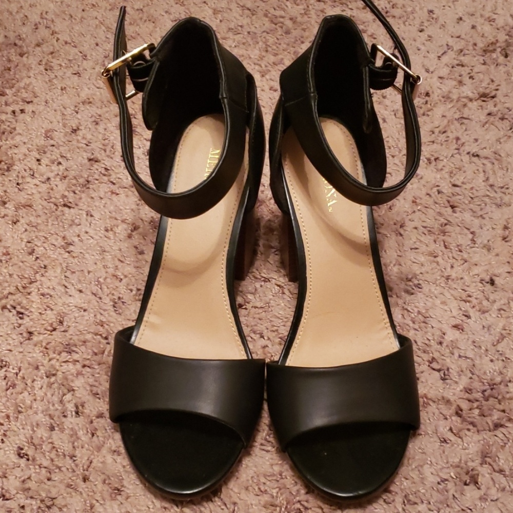 Merona cute strappy heels